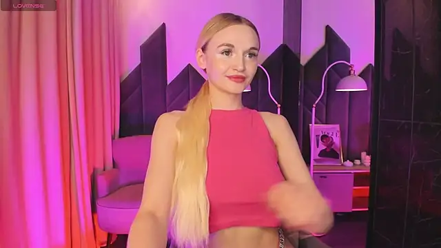 Snapshot of Mila__Lux chatting on July 6, 8:55 pm Mila Lux online show from July 6, 8:55 pm