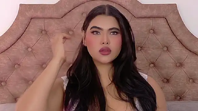Snapshot of SophiaCollinss chatting on June 17, 7:59 pm SophiaCollinss online show from June 17, 7:59 pm