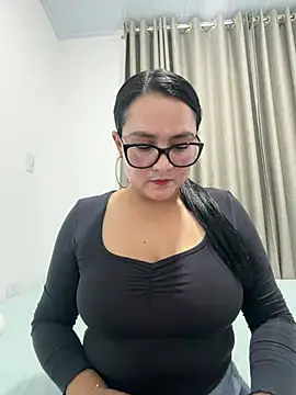 Snapshot of rousee69_ chatting on June 19, 12:04 am rousee69 online show from June 19, 12:04 am