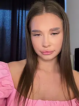 Snapshot of BeautyBella_ chatting on May 18, 3:18 pm BeautyBella online show from May 18, 3:18 pm