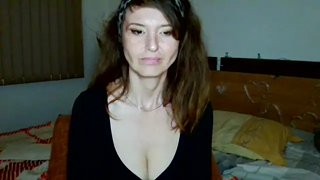 Snapshot of LoveElenika chatting on June 21, 2:14 am LoveElenika online show from June 21, 2:14 am
