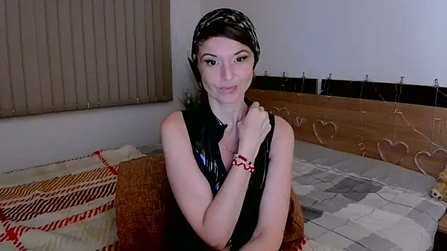Snapshot of LoveElenika chatting on July 5, 6:48 pm LoveElenika online show from July 5, 6:48 pm