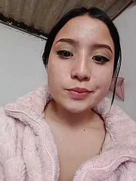 Snapshot of mileidy0106 chatting on July 6, 7:38 pm mileidy0106 online show from July 6, 7:38 pm