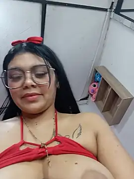 Snapshot of luxuryluna chatting on June 25, 5:12 am luxuryluna online show from June 25, 5:12 am