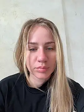 Snapshot of AnnaMist_ chatting on June 19, 6:40 am AnnaMist online show from June 19, 6:40 am