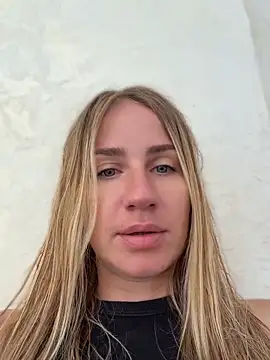 Snapshot of AnnaMist_ chatting on June 29, 5:57 am AnnaMist online show from June 29, 5:57 am
