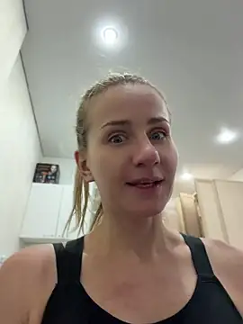 Snapshot of AnnaMist_ chatting on July 6, 4:31 pm AnnaMist online show from July 6, 4:31 pm