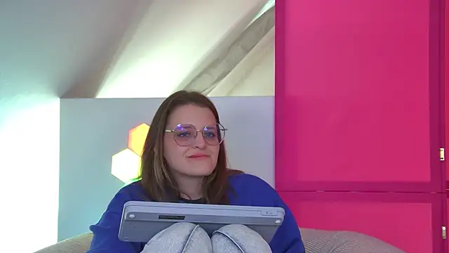 AlexaAvery online show from June 16, 6:38 am