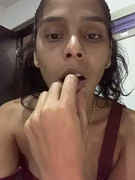 Snapshot of Saray_queen1 chatting on May 22, 5:36 am Saray queen1 online show from May 22, 5:36 am
