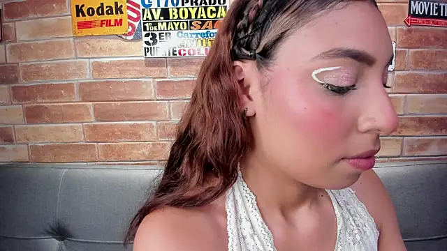 Snapshot of foxy_antonela chatting on June 24, 2:43 am foxy antonela online show from June 24, 2:43 am