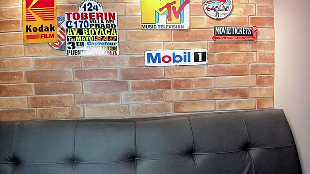 Snapshot of foxy_antonela chatting on July 14, 2:38 am foxy antonela online show from July 14, 2:38 am