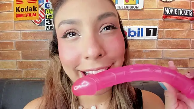 Snapshot of foxy_antonela chatting on July 15, 2:39 am foxy antonela online show from July 15, 2:39 am