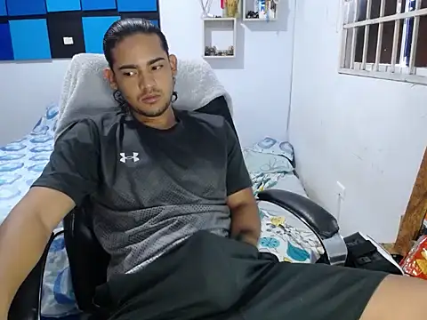 Snapshot of louis_rueda chatting on June 25, 1:48 pm louis rueda online show from June 25, 1:48 pm