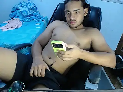 Snapshot of louis_rueda chatting on July 2, 8:15 pm louis rueda online show from July 2, 8:15 pm
