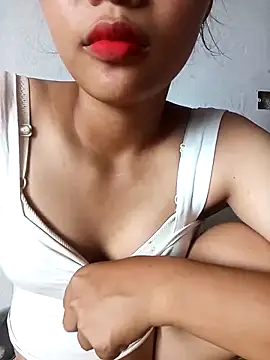 Snapshot of Hivi_06 chatting on May 25, 5:02 am Hivi 06 online show from May 25, 5:02 am