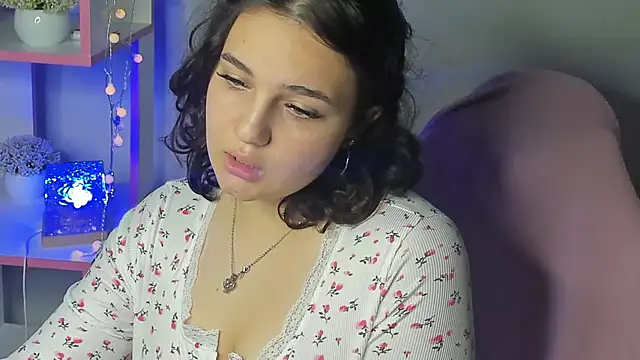 Snapshot of Mary_F0x chatting on July 12, 8:38 am Mary F0x online show from July 12, 8:38 am