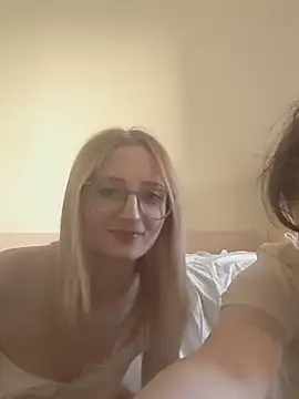 LauraundSteve  online show from May 16, 6:28 pm