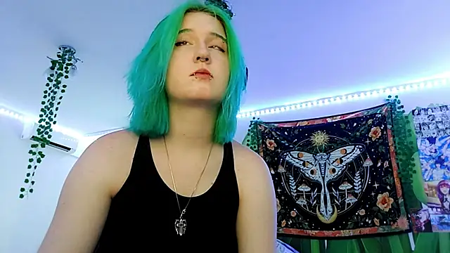 Snapshot of HunXena chatting on June 8, 4:18 pm HunXena online show from June 8, 4:18 pm