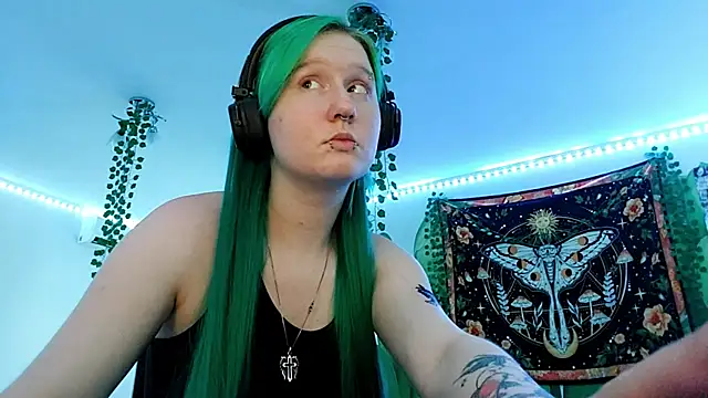 Snapshot of HunXena chatting on June 10, 4:28 pm HunXena online show from June 10, 4:28 pm