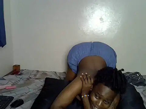 Snapshot of Afriqkuin chatting on June 22, 3:25 am Afriqkuin online show from June 22, 3:25 am
