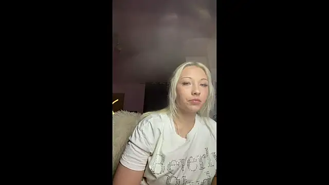 Snapshot of MedaSajovic chatting on May 25, 4:57 pm MedaSajovic online show from May 25, 4:57 pm
