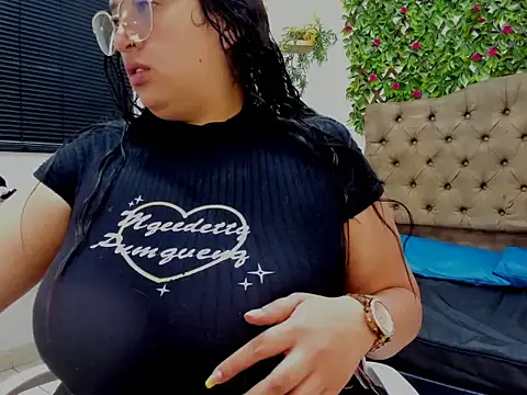 Snapshot of Candy_Curvyy chatting on May 20, 12:55 pm Candy Curvyy online show from May 20, 12:55 pm