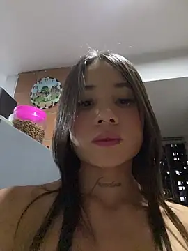 Snapshot of MiaIssaza chatting on August 6, 11:50 pm MiaIssaza online show from August 6, 11:50 pm