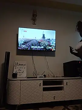 Snapshot of Val_Cee chatting on June 28, 11:44 pm Val Cee online show from June 28, 11:44 pm