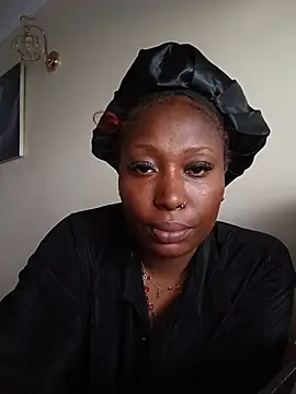 Snapshot of Val_Cee chatting on July 9, 11:47 am Val Cee online show from July 9, 11:47 am