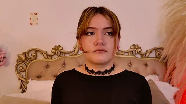 AbrilCardenasX online show from June 16, 11:35 am