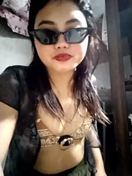 Snapshot of lie_louron chatting on May 18, 2:34 pm lie louron online show from May 18, 2:34 pm
