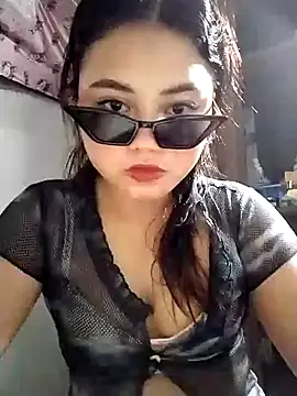 Snapshot of lie_louron chatting on May 22, 3:28 pm lie louron online show from May 22, 3:28 pm