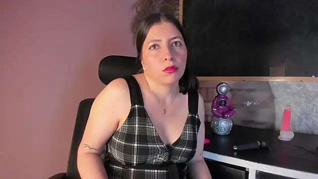 HeidiLune online show from May 22, 1:13 am