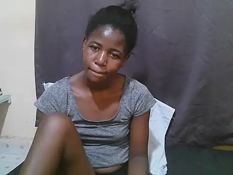Snapshot of Sweet-tatiana chatting on June 21, 9:28 pm Sweet-tatiana online show from June 21, 9:28 pm
