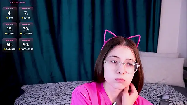 Snapshot of KatieAstol chatting on June 28, 1:11 am KatieAstol online show from June 28, 1:11 am