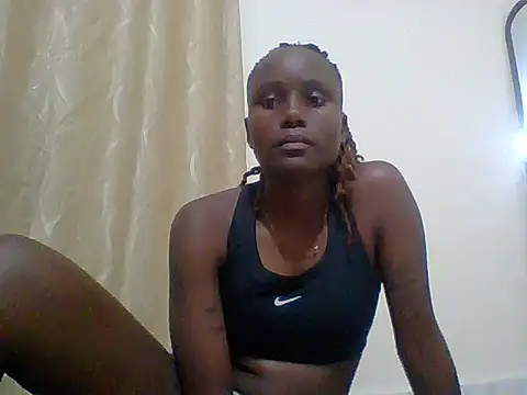 Snapshot of kiki8390 chatting on June 13, 10:18 pm kiki8390 online show from June 13, 10:18 pm