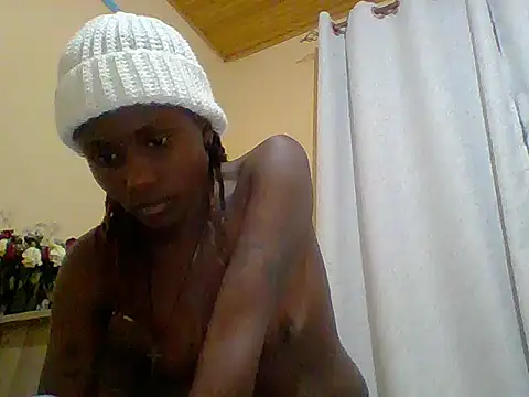 Snapshot of kiki8390 chatting on July 5, 9:33 pm kiki8390 online show from July 5, 9:33 pm