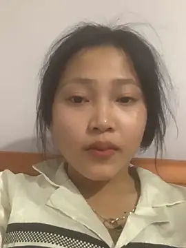 hinami-lo online show from May 15, 4:36 pm