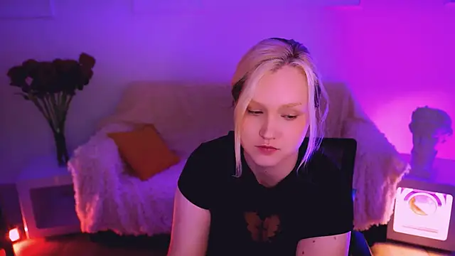 ViolettWoods online show from June 23, 8:12 am