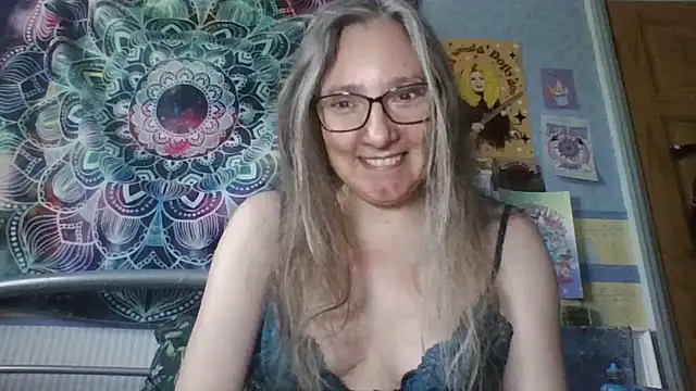 Snapshot of Izzylove47 chatting on May 25, 1:06 pm Izzylove47 online show from May 25, 1:06 pm