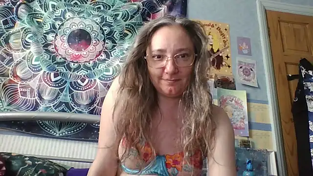 Snapshot of Izzylove47 chatting on June 13, 8:45 am Izzylove47 online show from June 13, 8:45 am
