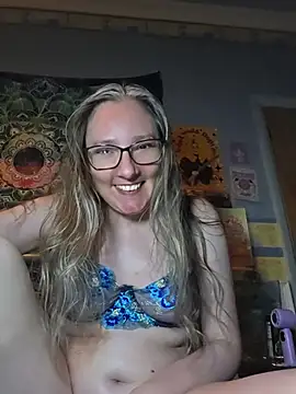 Snapshot of Izzylove47 chatting on June 23, 9:35 pm Izzylove47 online show from June 23, 9:35 pm
