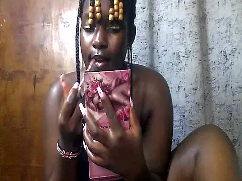 Snapshot of MoonlighMaya chatting on June 27, 1:39 pm MoonlighMaya online show from June 27, 1:39 pm