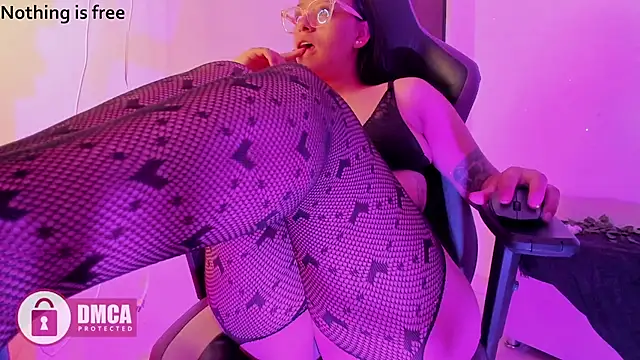 Snapshot of Spicydollx_1 chatting on June 18, 4:44 pm Spicydollx 1 online show from June 18, 4:44 pm
