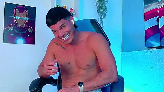 Snapshot of santiago_santii chatting on August 6, 12:56 am santiago santii online show from August 6, 12:56 am
