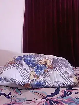 Snapshot of hornny_phrase2 chatting on July 18, 6:28 am hornny phrase2 online show from July 18, 6:28 am