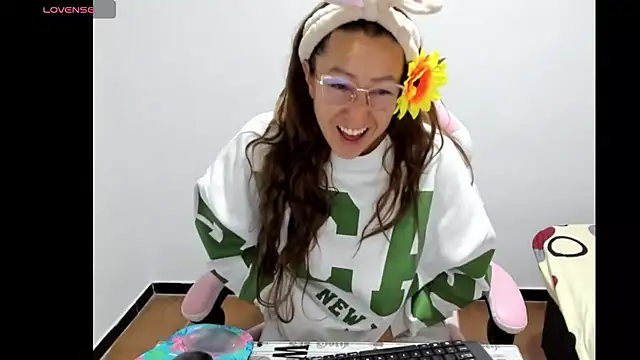 Snapshot of beautyfullchrys chatting on July 1, 9:44 am beautyfullchrys online show from July 1, 9:44 am