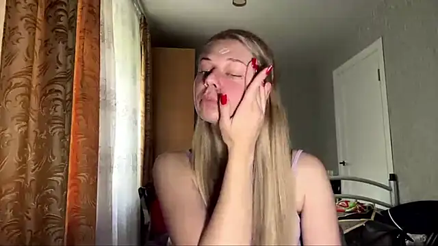 HoneysPiee online show from June 15, 10:28 am