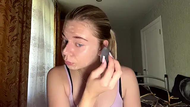 HoneysPiee online show from July 8, 1:26 pm