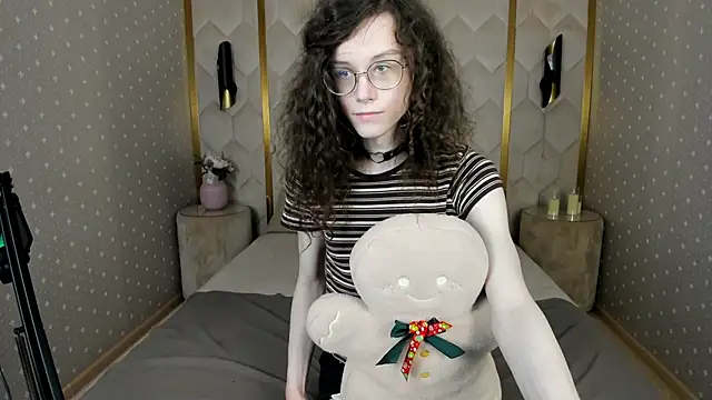Snapshot of OlesiaBev chatting on May 20, 10:32 am OlesiaBev online show from May 20, 10:32 am